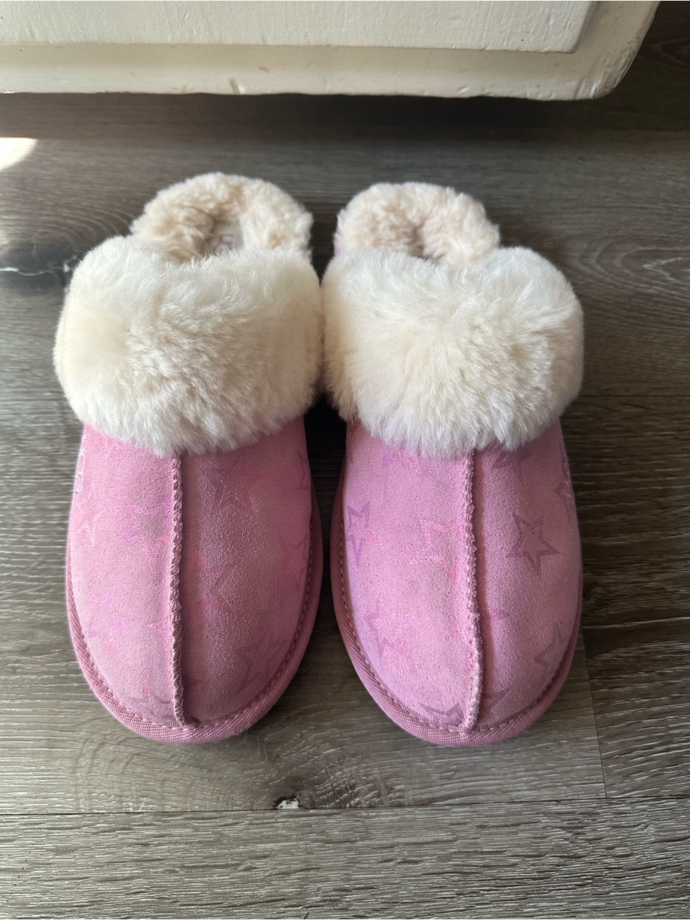 UGG Kids Pink Star Shearling Clog Slippers - Picture 2 of 8